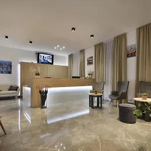 Season Hotel